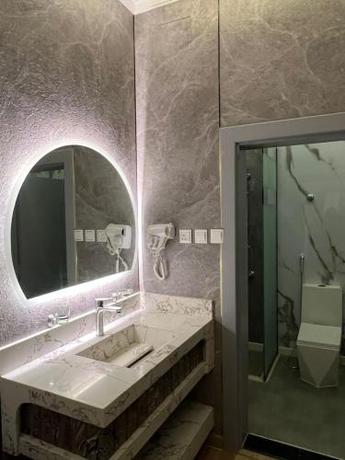 Imagen de la habitación del فندق لوكوير. Foto 14