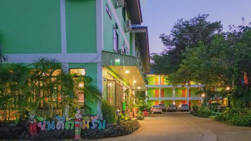 Imagen general del หอพักแอนด์รีสอร์ทเสมาทอง อุตรดิตถ์. Foto 2