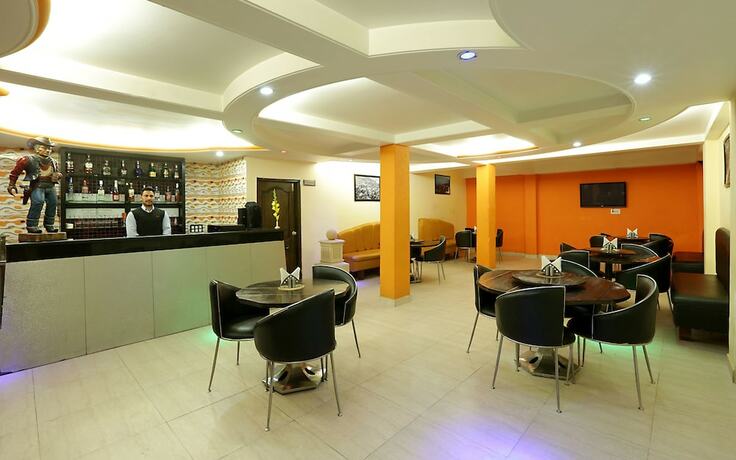 Imagen del bar/restaurante del 1 Br Boutique Stay In Near Jakhu Temple, Shimla (e. Foto 5