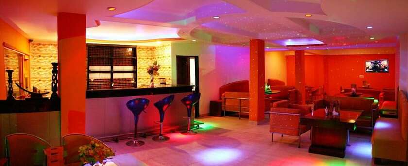 Imagen del bar/restaurante del 1 Br Boutique Stay In Near Jakhu Temple, Shimla (e. Foto 6