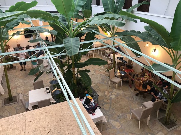 Imagen del bar/restaurante del 1989 Hotel Sebat. Foto 4