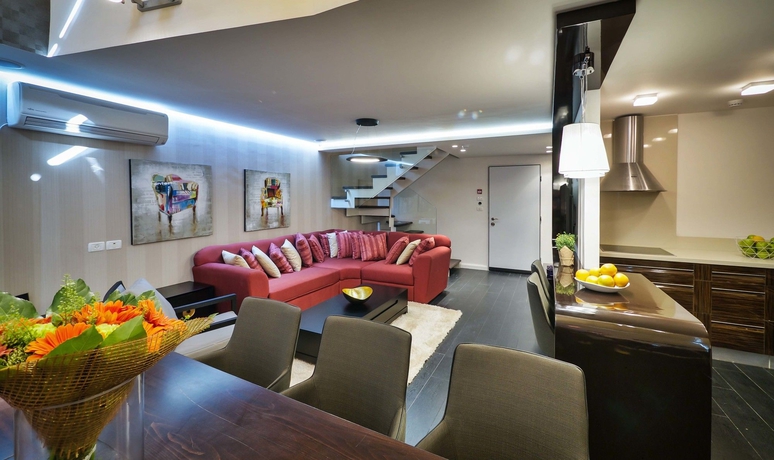 Imagen de los interiores del 21st Floor 360 Suitop Hotel. Foto 8