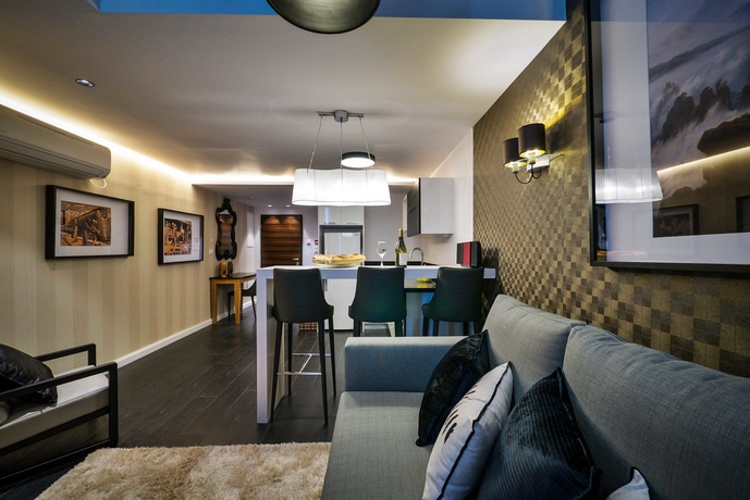 Imagen de los interiores del 21st Floor 360 Suitop Hotel. Foto 11
