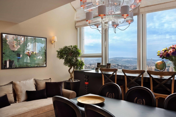 Imagen de los interiores del 21st Floor 360 Suitop Hotel. Foto 12