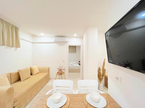 Imagen general del 30 EUR - SUMMER 2 WEEK STAY- SPECIAL PRICE - Cave By the Sea. Foto 11