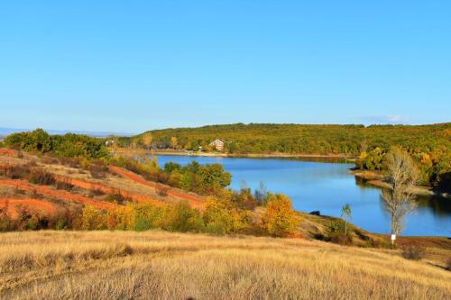 Imagen general del Ловно Стрелкови Комплекс 40те извора гр Асеновград. Foto 6