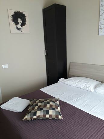 Imagen de la habitación del 48 airport budget rooms. Foto 11