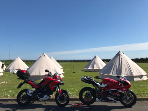 Imagen general del 4Ever TT Glamping for Classic TT 2021. Foto 1