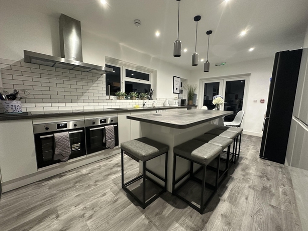 Imagen general del 6 Bedroom 5 Shower rm House in Central Nottingham. Foto 1