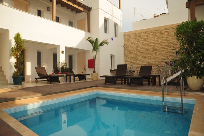 Imagen de la piscina del 7 Art Feslegen Hotel. Foto 19