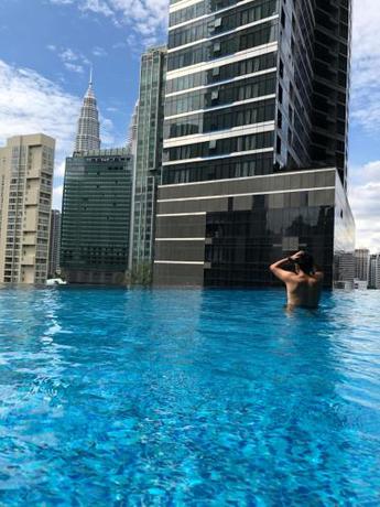 Imagen de la piscina del 8 Kia Peng Suites KLCC by Luna. Foto 16