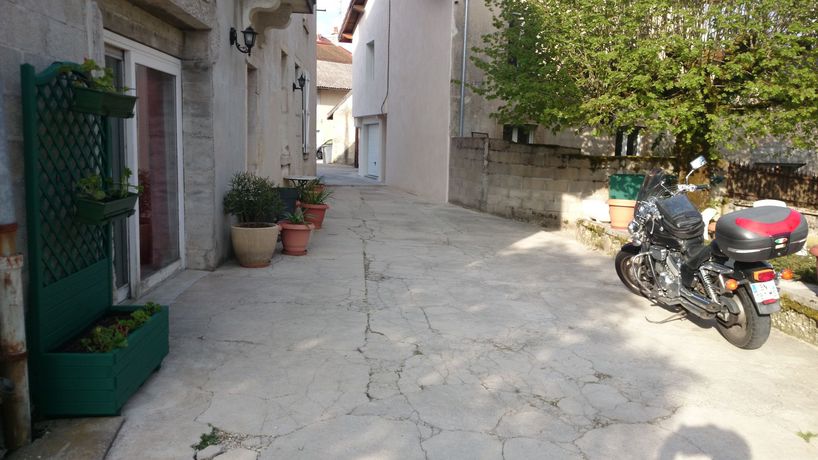 Imagen de los exteriores del A La Grenouille. Foto 15