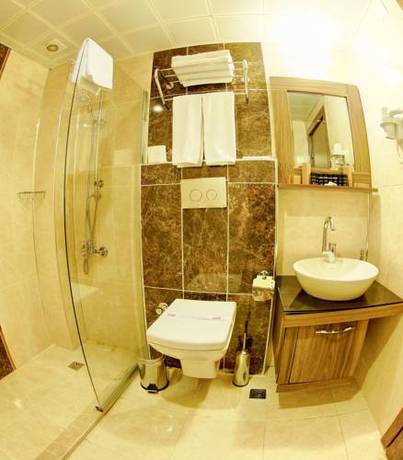 Imagen de la habitación del A Palace Suites. Foto 6