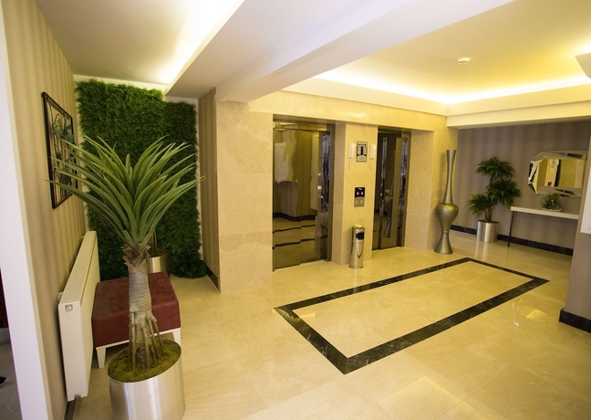 Imagen de los interiores del A Royal Suit Hotel. Foto 13