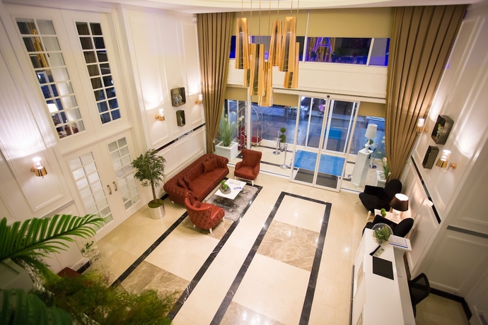 Imagen de los interiores del A Royal Suit Hotel. Foto 14