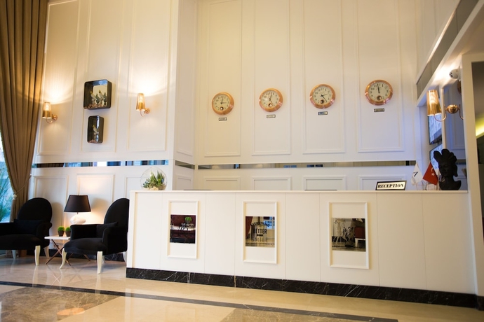 Imagen de los interiores del A Royal Suit Hotel. Foto 17