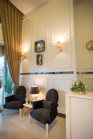Imagen de los interiores del A Royal Suit Hotel. Foto 18