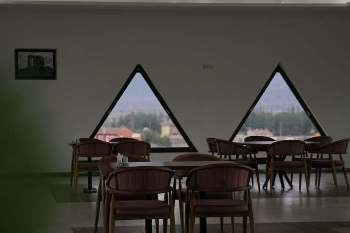 Imagen del bar/restaurante del ŞAHİN TERMAL OTEL VE SPA. Foto 5