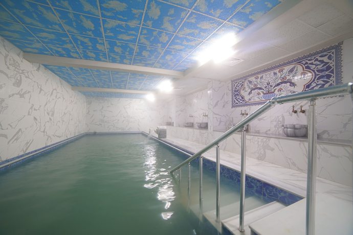 Imagen de la piscina del ŞAHİN TERMAL OTEL VE SPA. Foto 11