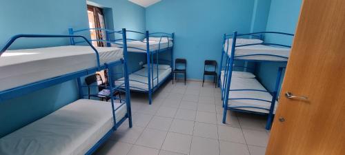 Imagen de la habitación del ALBERGUE CASA MARIELA solo peregrinos con credenciales. Foto 20