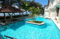 Imagen de la piscina del ALIT'S BEACH BUNGALOW. Foto 8