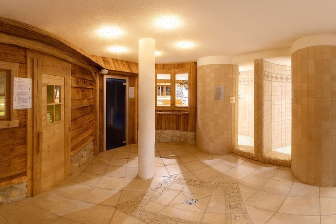 Imagen de la piscina del ALPRESORT Hubertushof. Foto 12