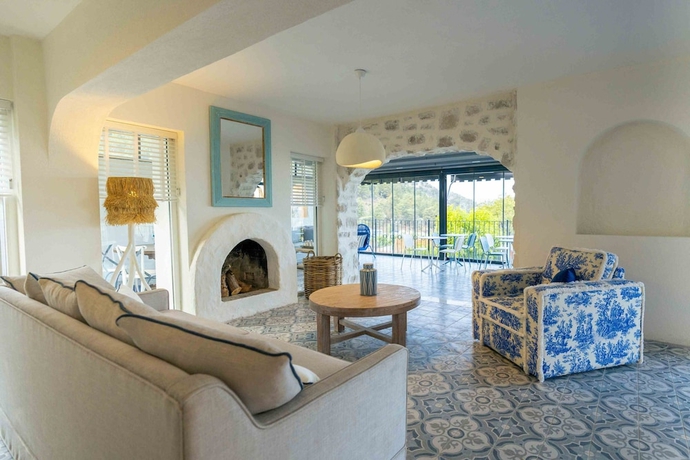 Imagen de los interiores del ALYA COUNTRY. Foto 13