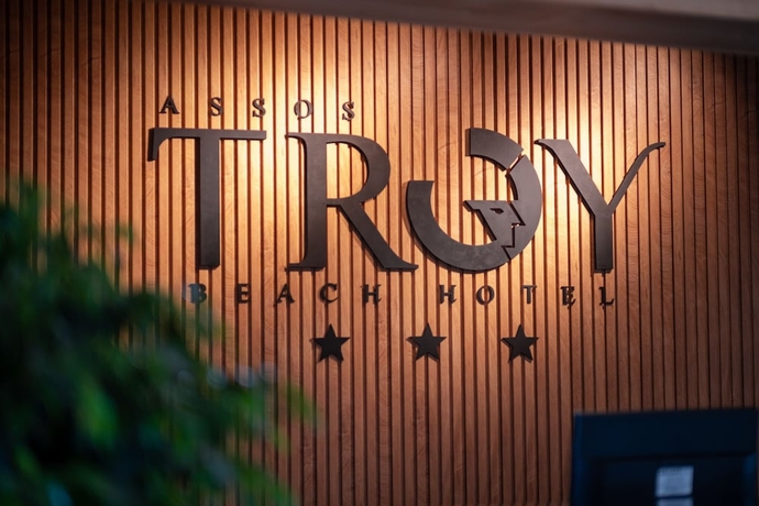 Imagen de los interiores del ASSOS TROY BEACH HOTEL. Foto 18