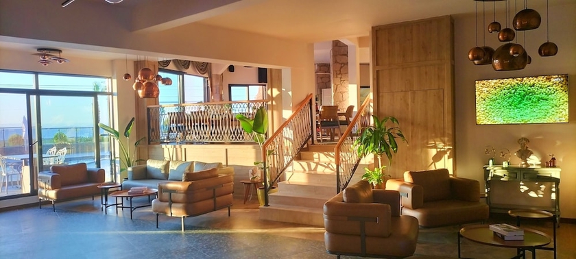Imagen de los interiores del ASSOS TROY BEACH HOTEL. Foto 19