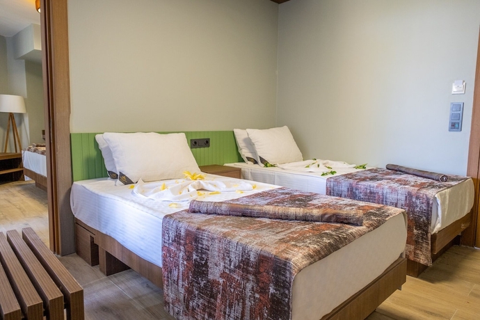 Imagen de la habitación del ASSOS TROY BEACH HOTEL. Foto 11