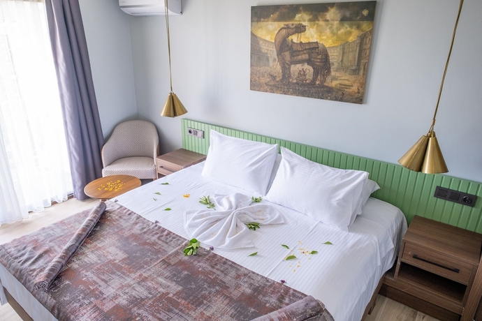 Imagen de la habitación del ASSOS TROY BEACH HOTEL. Foto 12