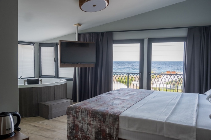 Imagen de la habitación del ASSOS TROY BEACH HOTEL. Foto 14