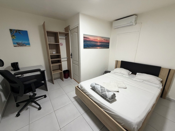 Imagen de la habitación del AZUR HOTEL. Foto 15