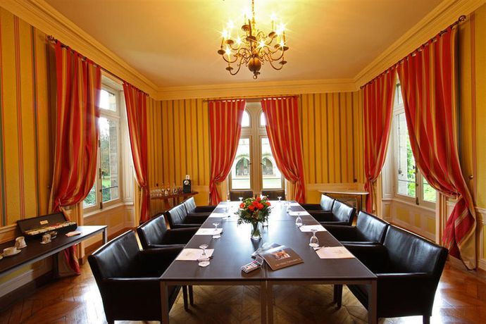 Imagen de los exteriores del Abbaye Des Vaux De Cernay. Foto 10