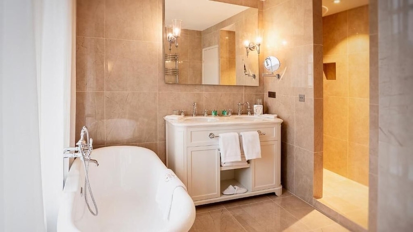 Imagen de la habitación del Abbaye de Villeneuve. Foto 19