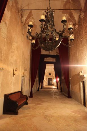 Imagen de los interiores del Abbazia Santa Maria del Bosco. Foto 18