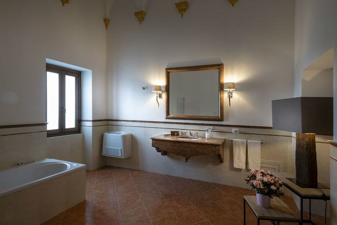 Imagen de la habitación del Abbazia Santa Maria del Bosco. Foto 7