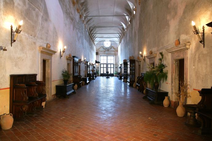 Imagen de los interiores del Abbazia Santa Maria del Bosco. Foto 19