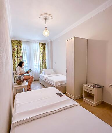 Imagen de la habitación del Abelia Hotel. Foto 14