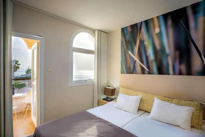 Imagen de la habitación del Acco Beach Hotel. Foto 11