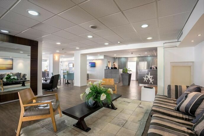 Imagen de los interiores del Acco Beach Hotel. Foto 20