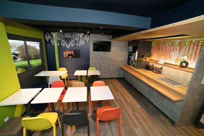 Imagen del bar/restaurante del Accueil Hotel Besan&ccedil;on. Foto 2