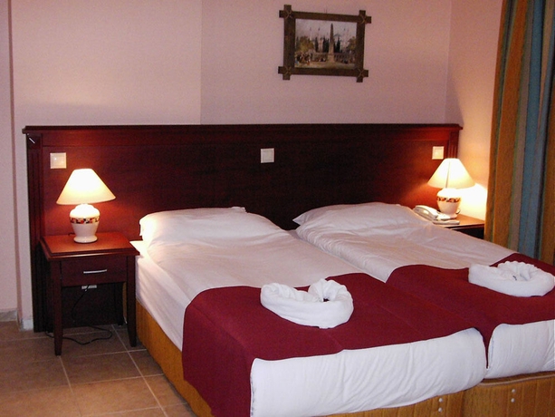Imagen de la habitación del Acropol Beach Hotel. Foto 8