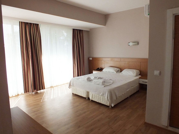 Imagen de la habitación del Acropol Beach Hotel. Foto 10