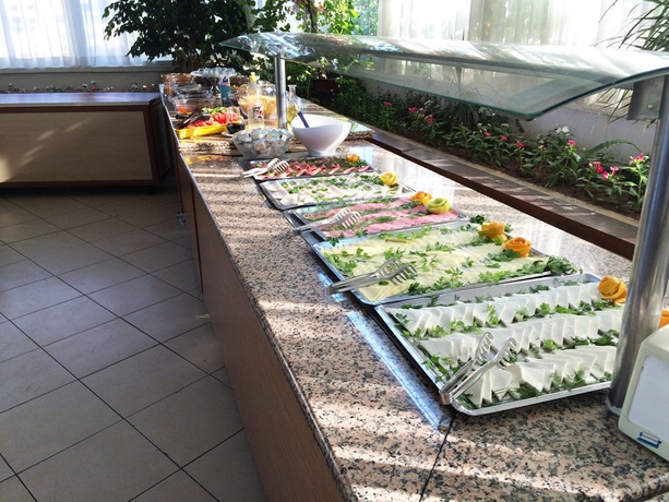 Imagen del bar/restaurante del Acropol Beach Hotel. Foto 3