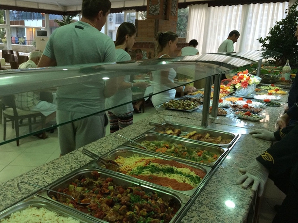 Imagen del bar/restaurante del Acropol Beach Hotel. Foto 6