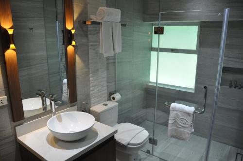 Imagen general del Acuatico Beach Resort & Hotel Inc.. Foto 5