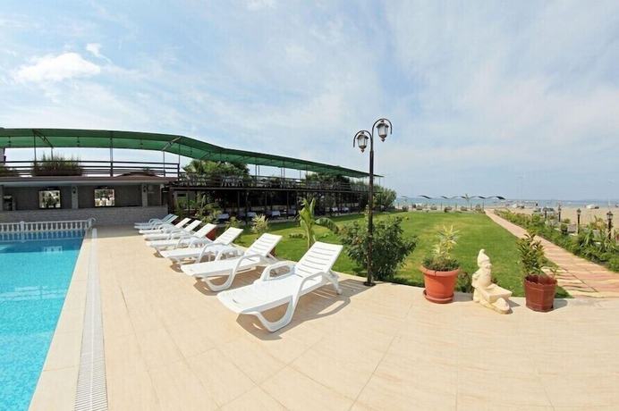 Imagen de la piscina del Adahan Hotel. Foto 13