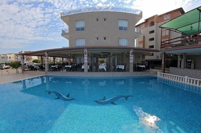 Imagen de la piscina del Adahan Hotel. Foto 14