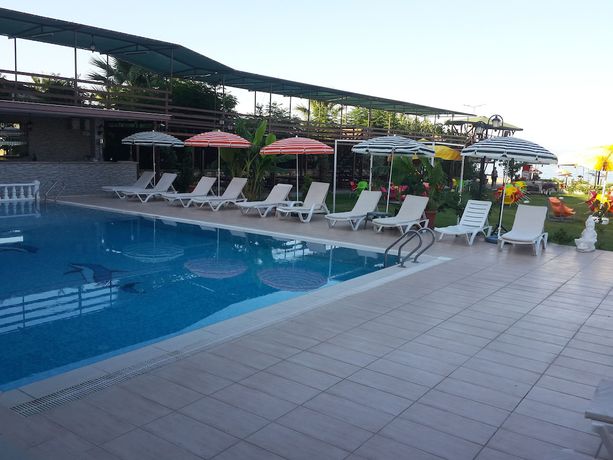 Imagen de la piscina del Adahan Hotel. Foto 15